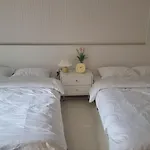 Mapo Daeheung Station Family Stay